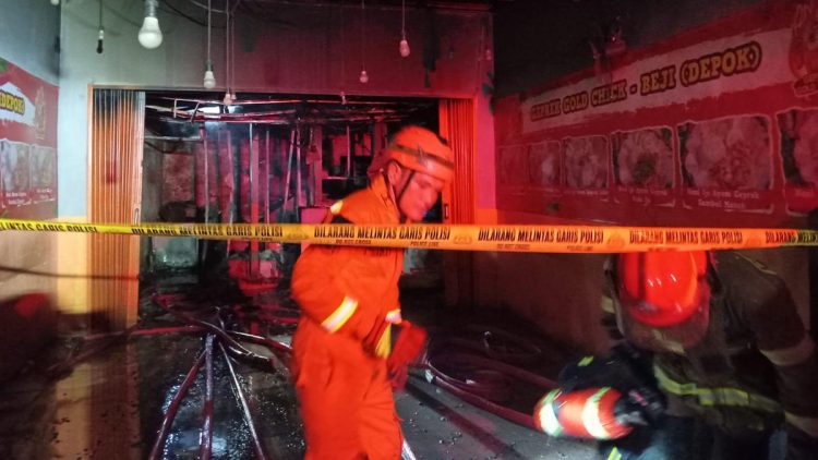 Keracunan Asap Akibat Kebakaran Ruko Makanan Cepat Saji di Depok Satu Korban Meninggal