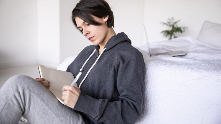 7 Kebiasaan Duduk Lama yang Diabaikan, Pemicu Obesitas dan Masalah Asam Lambung