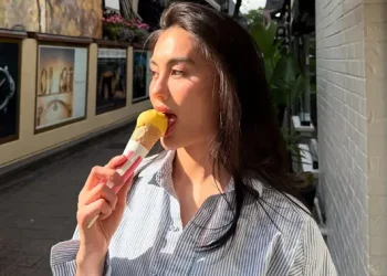 6 Potret Agnez Mo Tampilkan Outfit Kasual dan Riasan Natural Glowing Dapat Banyak Pujian