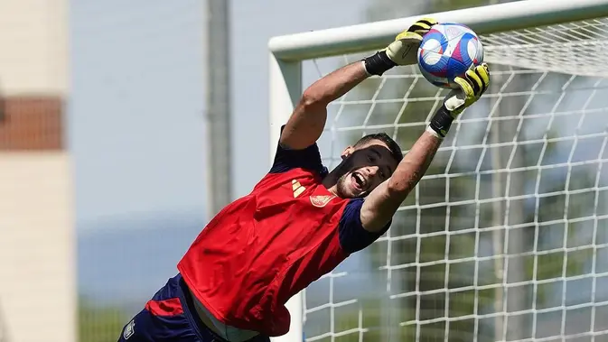 Joan Garcia Siap Perkuat Barcelona di Laga Pembuka La Liga Gantikan Ter Stegen
