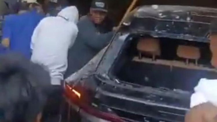 Mobil Mewah Dihancurkan Warga, Ini Spesifikasi dan Harganya