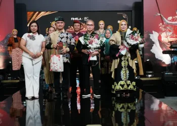Wastra Tarakan Tampilkan Filosofi Alam dan Peran Perempuan Tangguh di Parade Wastra Nusantara 2025