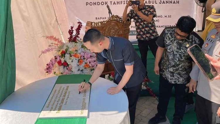 Peletakan Batu Pertama Pondok Tahfidz oleh Gusti Ega Putrawan Didukung Angel Karamoy