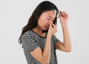 Mata Terbakar Setelah Menatap Layar? Mungkin Kamu Mengalami Sindrom Ini!