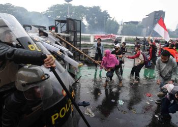 Cara Efektif Mengurangi Dampak Gas Air Mata Tanpa Menggunakan Odol