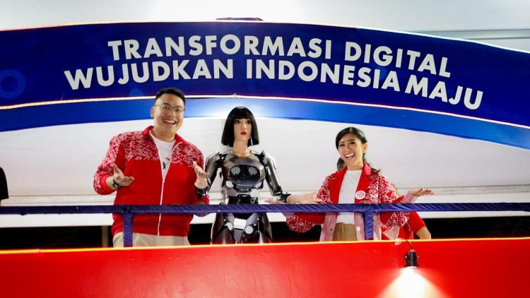 Truk Digital Kemkomdigi di Karnaval HUT RI ke-80 Tampilkan Robot AI dan Satelit SATRIA-1