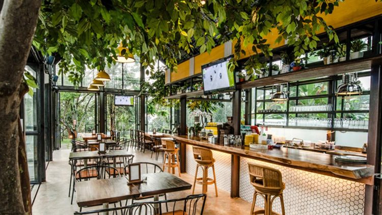 30 Rekomendasi Tempat Makan Keluarga di Bandung yang Nyaman dan Ramah untuk Anak