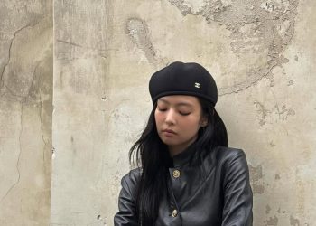 Gaya Serba Hitam Jennie BLACKPINK Jadi Manusia Chanel