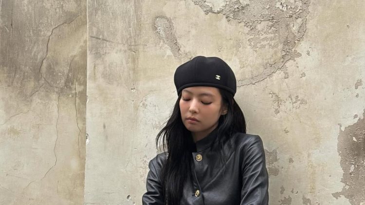 Gaya Serba Hitam Jennie BLACKPINK Jadi Manusia Chanel