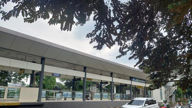 Transjakarta Mulai Beroperasi Lagi Setelah Hentikan Layanan Karena Demo