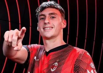 Bek AC Milan Hampir Pindah dari San Siro dan Bergabung dengan Kiper Timnas Indonesia