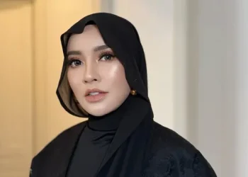 Shandy Purnamasari Apresiasi Anggota Paskibra Pembawa Baki Bendera Bianca dan Aliah