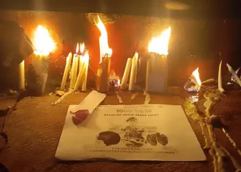 Mahasiswa Nyalakan 1.000 Lilin di Kupang Tuntut Keadilan dan Transparansi Kasus Prada Lucky