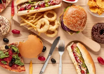 Enak tapi 5 Makanan Ini Sebenarnya Mempercepat Penuaan Wajah