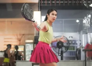 6 Potret Dian Sastrowardoyo Bermain Padel yang Bikin Hesti Purwadinata Terkagum-Kagum