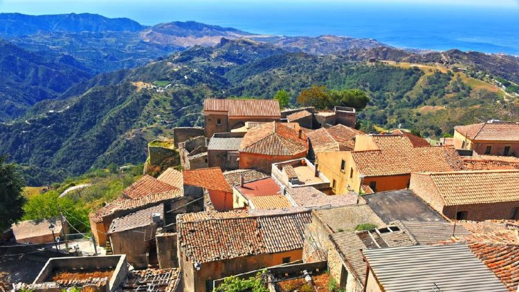 Turis yang Berkunjung ke Desa di Prancis Harus Tanpa Pakaian dan Bayar Rp1,1 Juta