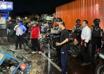 Pedagang di Depok Dikeroyok dan Gerobaknya Dirusak Pemuda Diduga Mabuk karena Ditagih Hutang