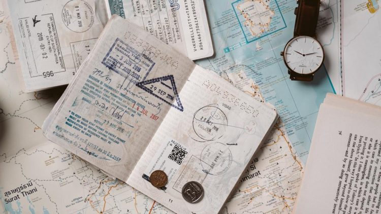 Tiga Berita Teratas: 29 Negara Eropa Hapus Stempel Paspor Permanen Oktober 2025