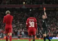 Andy Robertson Sindir Hugo Ekitike Setelah Kartu Merah Konyol di Carabao Cup
