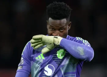 Usai Andre Onana, MU Akan Memecat Satu Kiper Lagi?