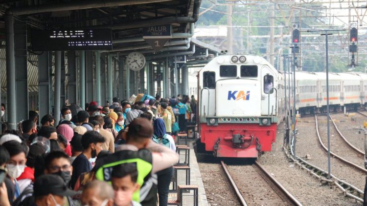 Libur Panjang Maulid Nabi, 158 Ribu Orang Memilih Kereta Api