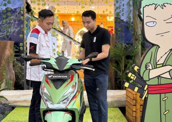 Fans One Piece Harus Lihat, Zoro dan Sanji Berpose di Mall Surabaya