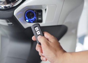 Mengganti Baterai Smart Key Motor agar Berfungsi Optimal dengan Mudah