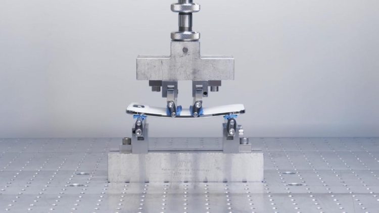 Uji Tekan iPhone Air Tahan Beban 59 Kg Tanpa Bengkok