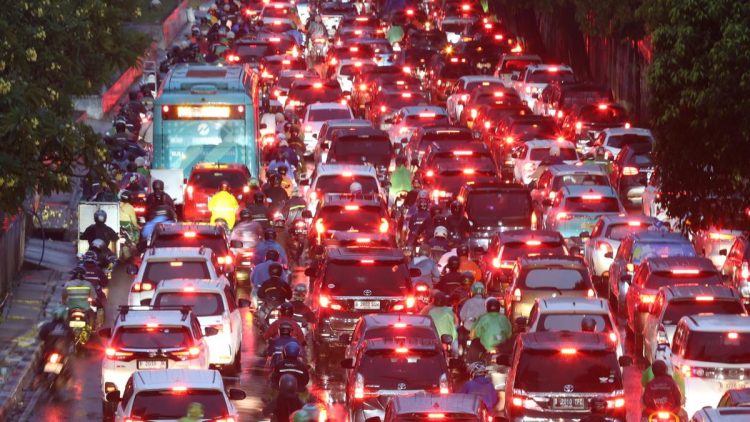 Macet Parah di TB Simatupang, Kendaraan Masuk Jakarta Akan Diatur