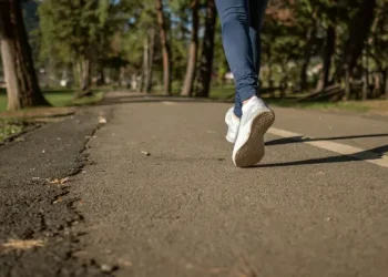 Manfaat Jalan Kaki Pagi untuk Kesehatan Jantung Mental dan Mengontrol Berat Badan