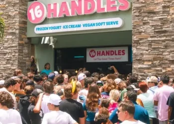 Modal Nekat, Pemuda Ini Sukses Jadi CEO Frozen Yogurt dengan 40 Toko di New York