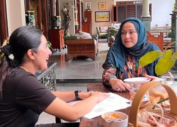 5 Potret Teras Semi Terbuka Bernuansa Klasik dan Tropis