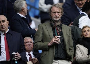 Sir Jim Ratcliffe Tantang Petinggi Manchester United Tentukan Nasib Ruben Amorim di Old Trafford