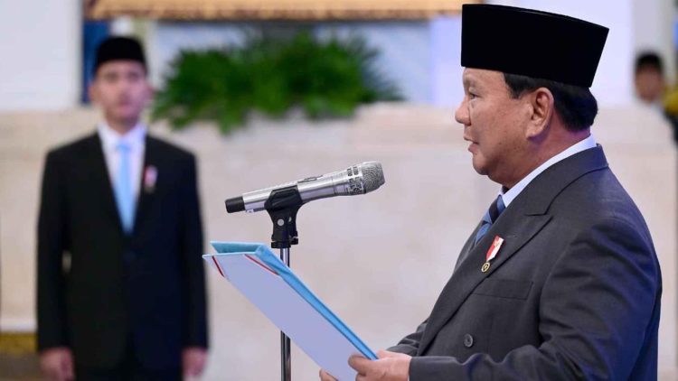 Prabowo Serahkan Surat Khusus kepada 5 Menteri yang Direshuffle, Berikut Isinya