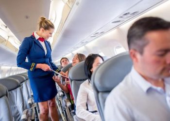 Cerita Pramugari Temukan Bayi Tertinggal di Pesawat karena Lupa Orang Tuanya