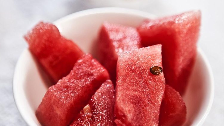 3 Kelompok Orang yang Tidak Dianjurkan Makan Semangka Meski Segar