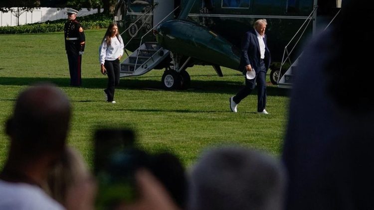 Cucu Donald Trump Jual Sweater Seharga Rp2,2 Juta