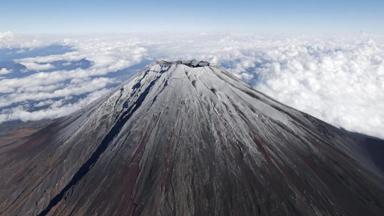 Pria 102 Tahun Pecahkan Rekor dengan Mencapai Puncak Gunung Fuji