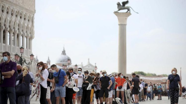 Patung Singa Bersayap Legendaris Venesia Ternyata Diproduksi di China