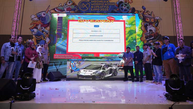 Beruntung, 2 Orang Ini Bawa Pulang Mobil Modifikasi Eksklusif