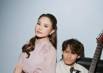 6 Potret Rossa dan Rizky Langit Ramadhan seperti Sahabat, dari Manggung hingga Nongkrong