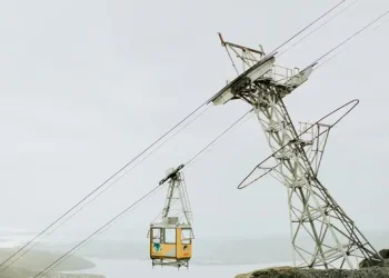 Puluhan Turis Terjebak di Kereta Gantung Rusak di Tengah Pegunungan