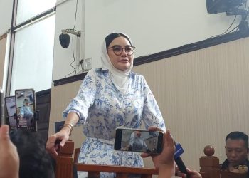 Nikita Mirzani Ubah Gaya di Sidang Pledoi dengan Kerudung Putih