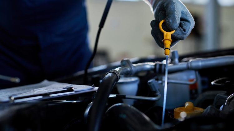 Akibat Pompa Oli Tidak Bekerja Optimal di Mesin Mobil
