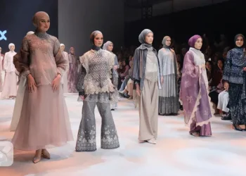 Pesona Indonesia dalam Koleksi KLAMBY di PIFW 2025