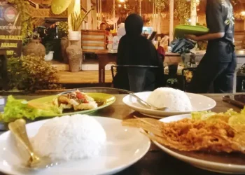 9 Rekomendasi Tempat Makan Enak di Pasar Rebo Jakarta dengan Suasana Nyaman dan Menggugah Selera