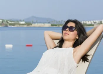 Jam Berapa Sinar UV Paling Berbahaya? Penjelasan dan Cara Melindungi Kulit