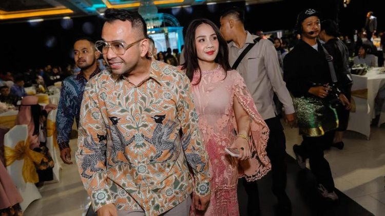 6 Potret Gaya Outfit Kondangan di Oktober 2025, Gaun hingga Set Brokat