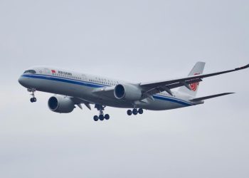 Pesawat Mendarat Darurat di Shanghai karena Powerbank Terbakar di Tengah Penerbangan