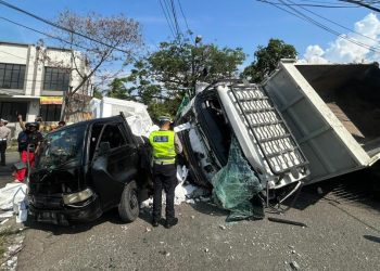 Truk Jatuh dari Jembatan Tol Tangerang-Merak Timpa Mobil dan Motor 5 Orang Jadi Korban